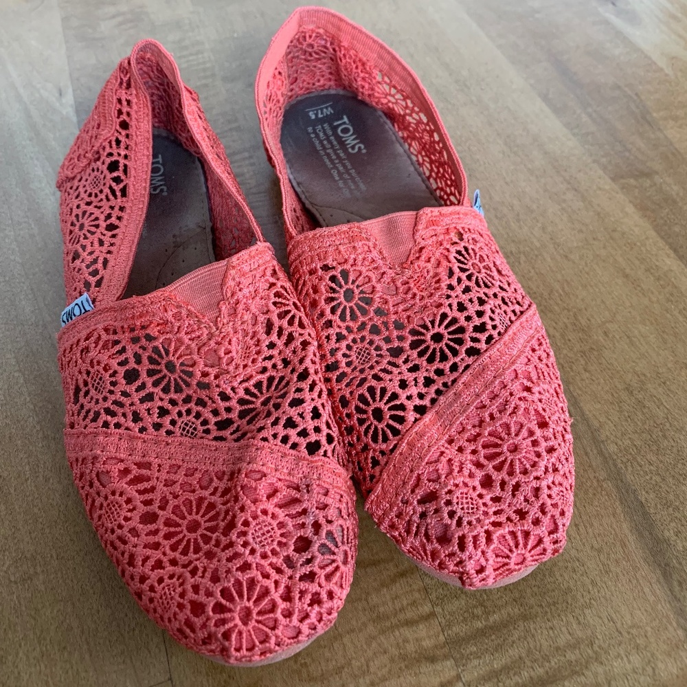 Last call! Toms coral crochet slip-on shoes, fit size 8